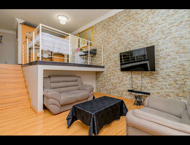 3 BEDROOM DUPLEX FOR SALE IN RESERVOIR HILLS